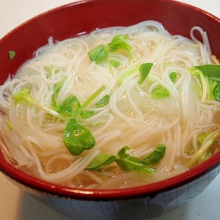 貝だしで　玉葱と豆苗の味噌にゅう麺